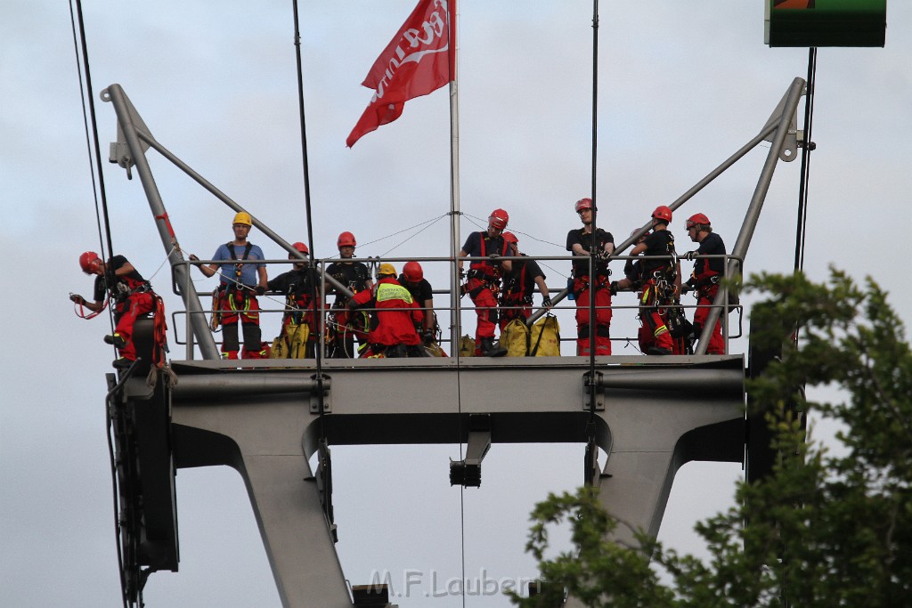 Koelner Seilbahn Gondel blieb haengen Koeln Linksrheinisch P600.JPG